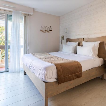Hotel De La Plage Gruissan Bagian luar foto