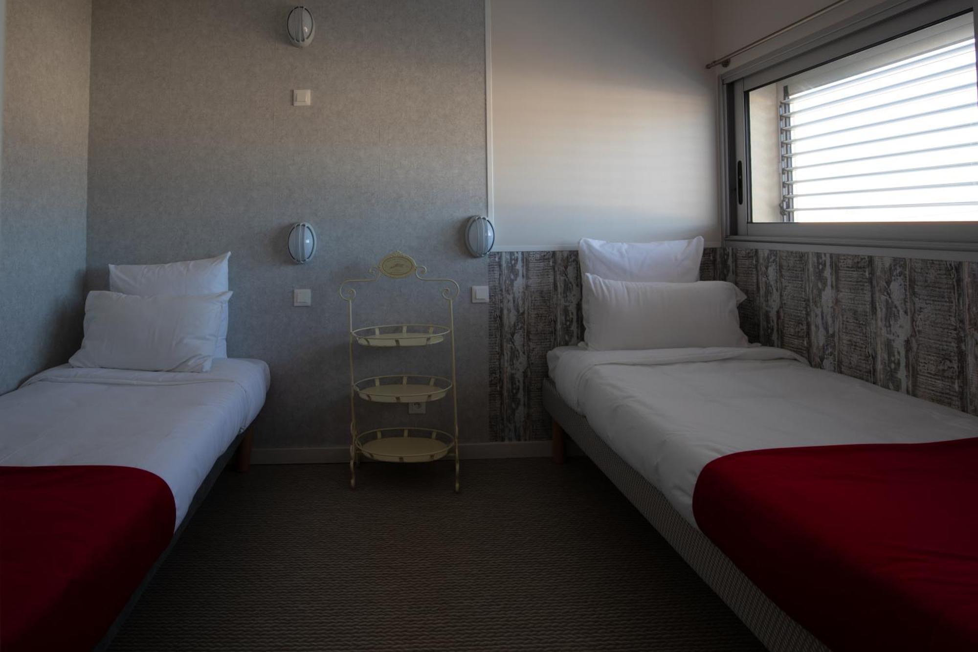 Hotel De La Plage Gruissan Bagian luar foto