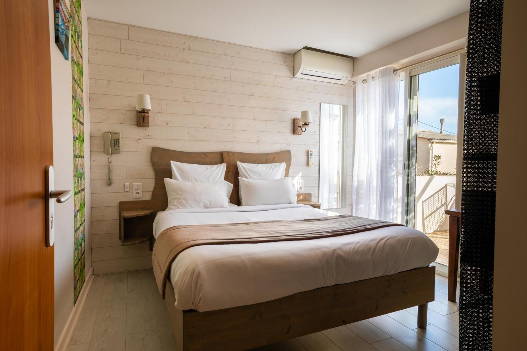 Hotel De La Plage Gruissan Bagian luar foto
