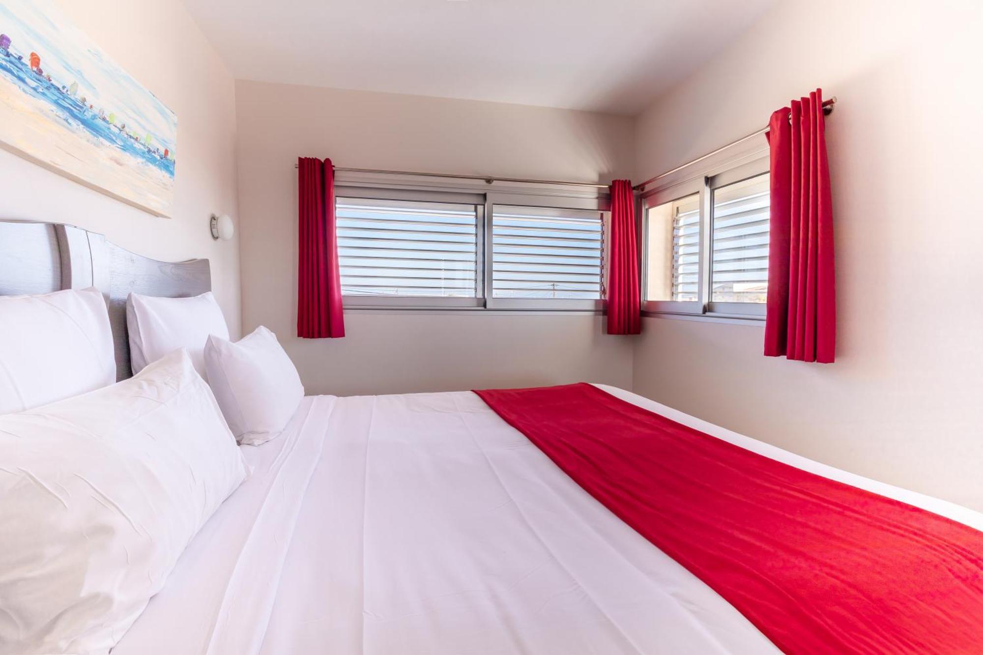 Hotel De La Plage Gruissan Bagian luar foto