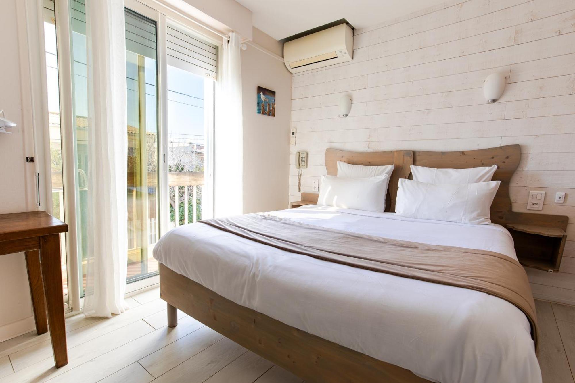 Hotel De La Plage Gruissan Bagian luar foto