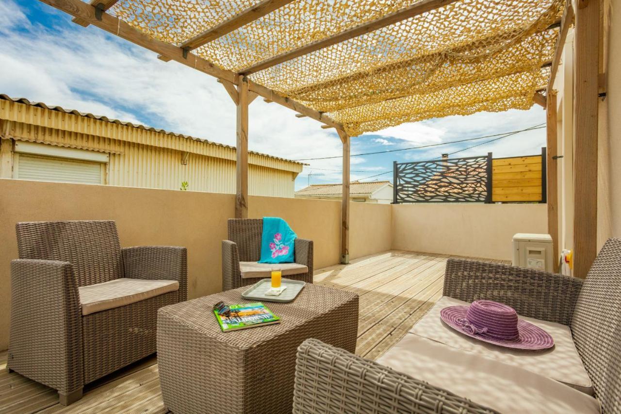 Hotel De La Plage Gruissan Bagian luar foto