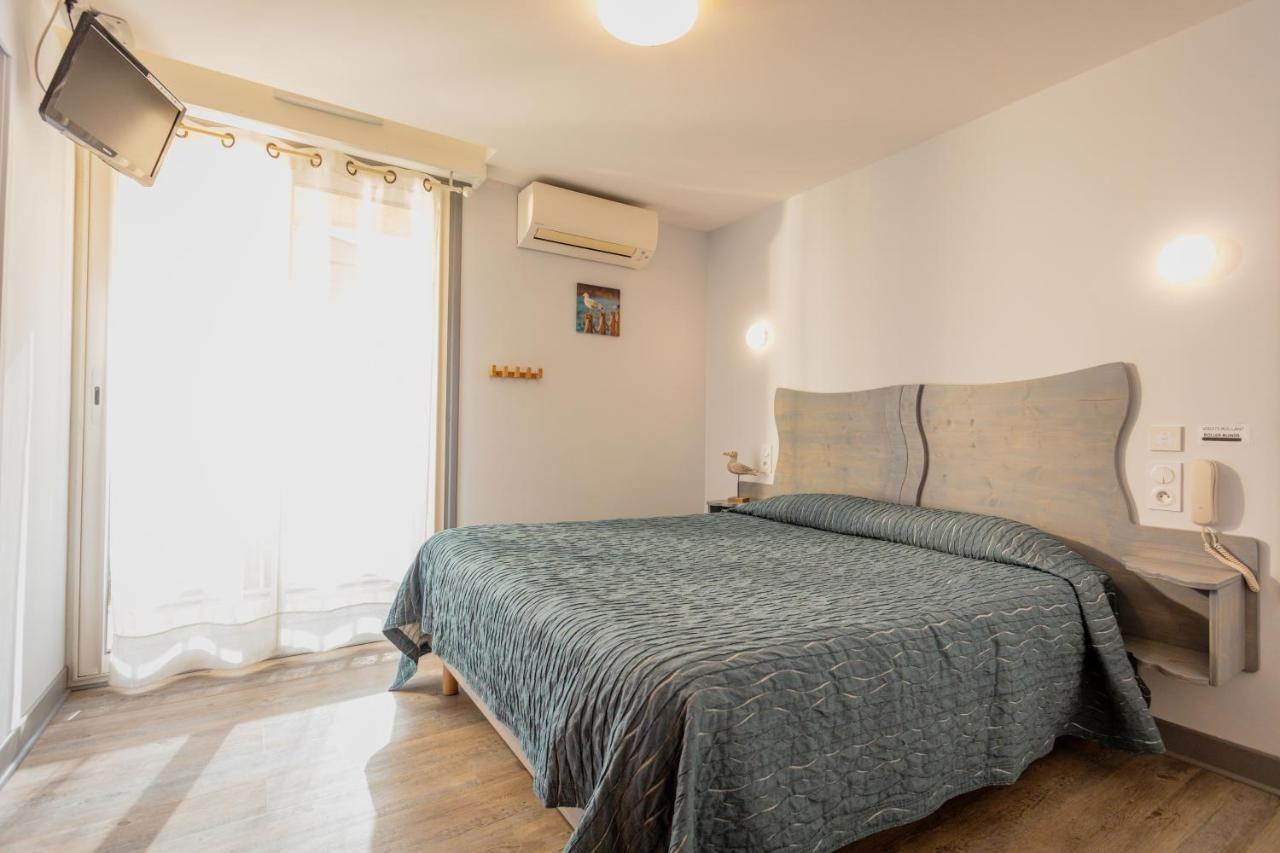 Hotel De La Plage Gruissan Bagian luar foto